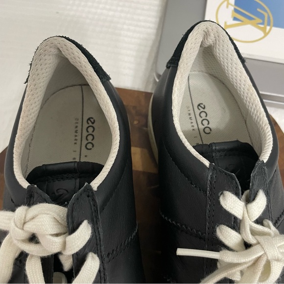 ECCO Women's Street Lite Retro Sneaker Black and White Size US 6-6.5/EU 37 - Picture 4 of 7